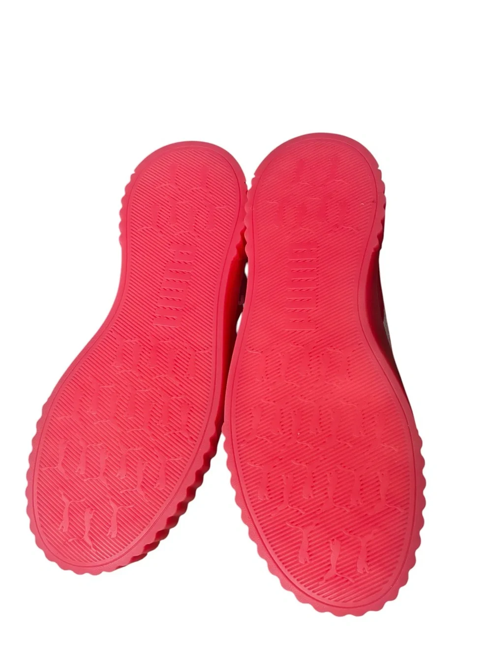 PUMA x CARE BEARS x SESAME STREET Carina 3.0 Size 7 Women/ Fits 5.5Y (big kids)
